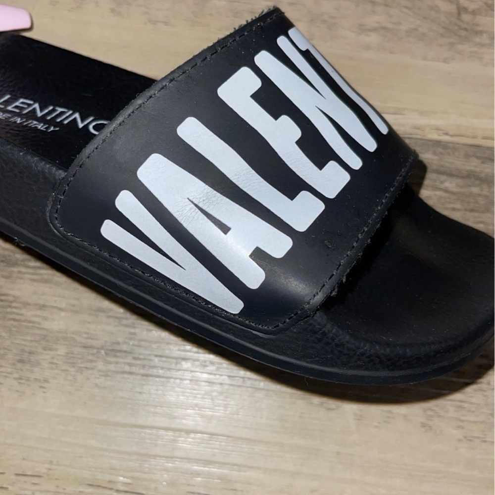 ❗️SALE❗️VALENTINO Black & White Logo Slides - Picture 6 of 9